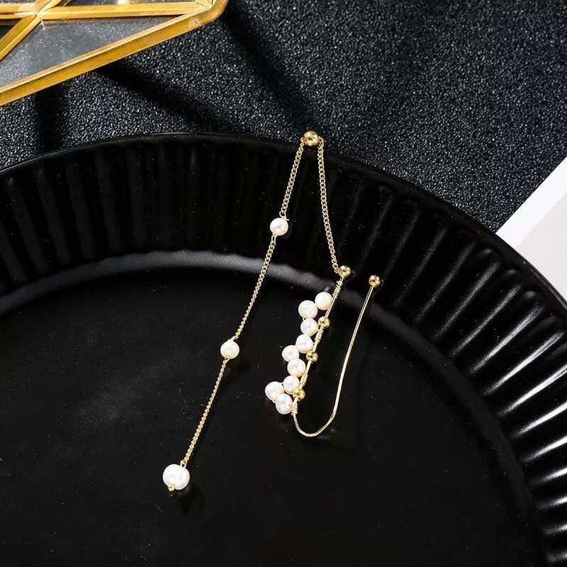 White Tanuki Climbing Pearls Earrings