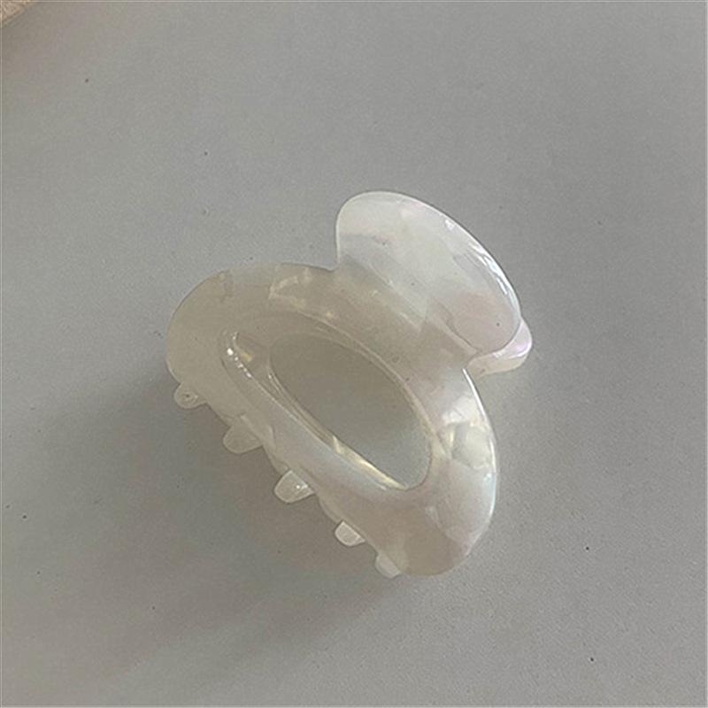 White Tanuki D White Mini Marbled Claw Clip
