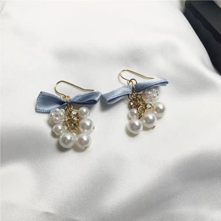 White Tanuki Pearl Grapes Earrings