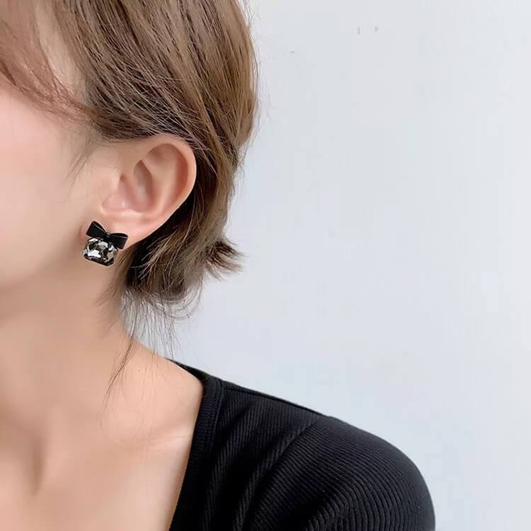White Tanuki Black Bow Earrings