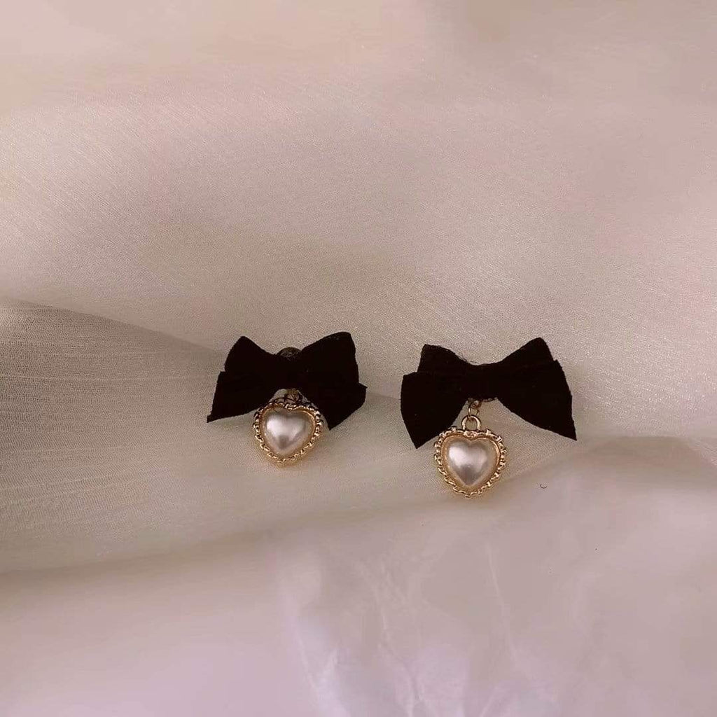 White Tanuki Black Bow Pearl Hearts with Bows Earrings