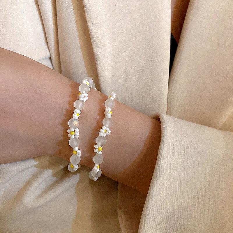 White Tanuki Blooming Diasy Bracelet