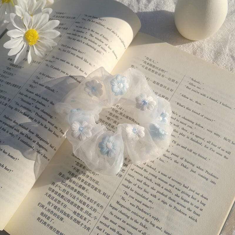 White Tanuki Blue / Standard Floral Scrunchies