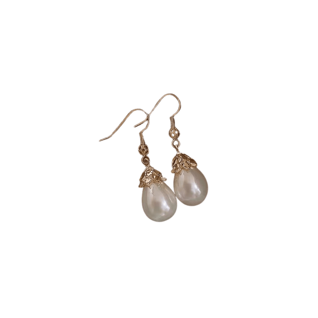 White Tanuki Classic Pearl Earrings
