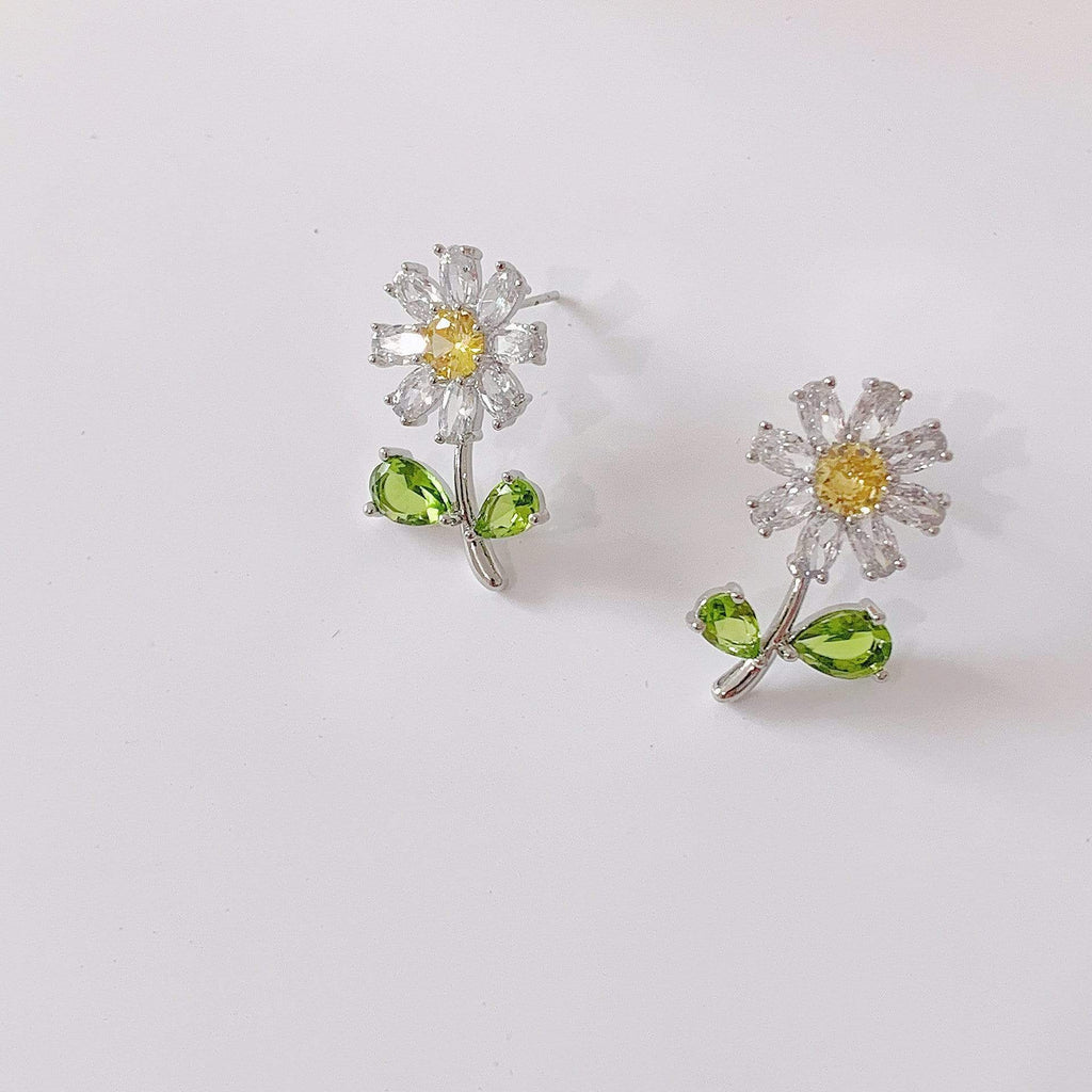 White Tanuki Crystal Daisies Earrings
