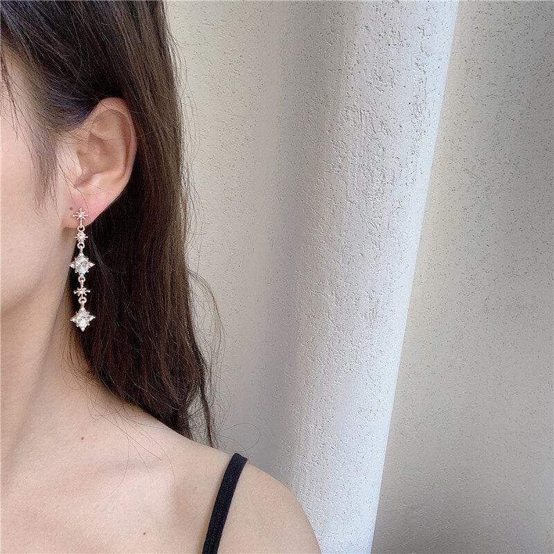 White Tanuki Delicate Stellar Earrings