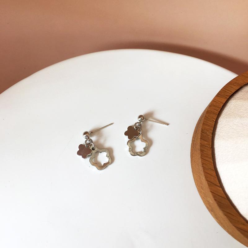 White Tanuki Earring Stud (Pierced Ears) Silver Flower Earrings