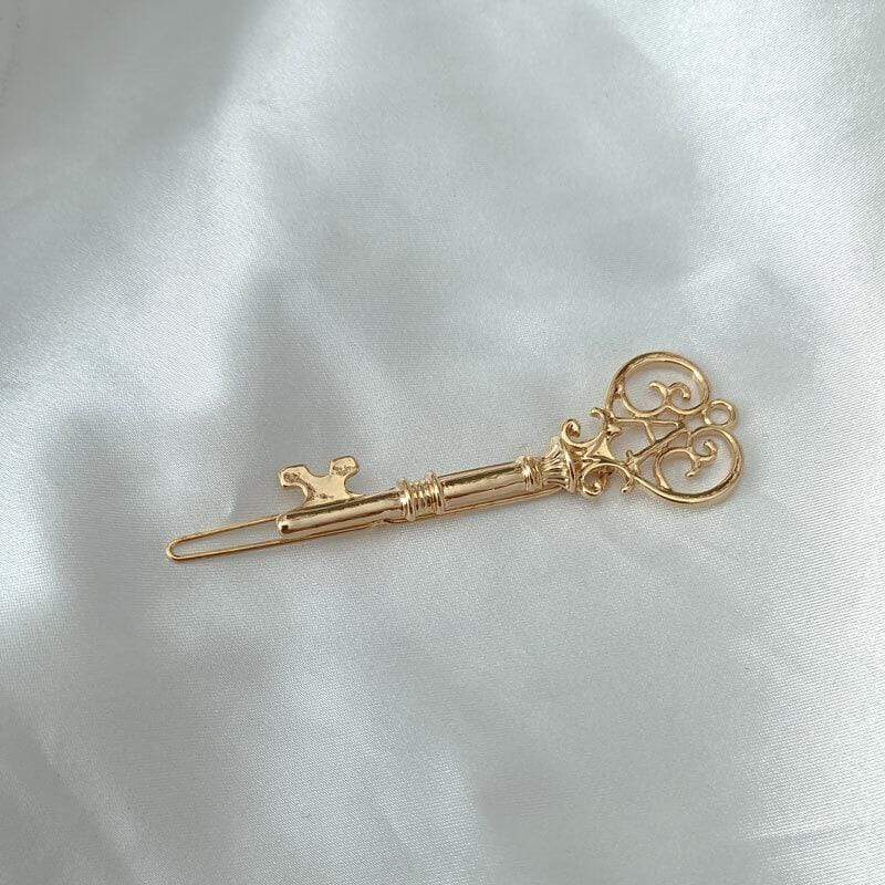 White Tanuki Gold Key Hair Clip