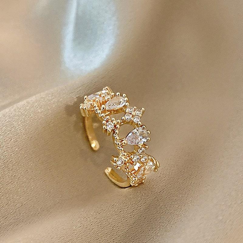 White Tanuki Gold Lace Ring