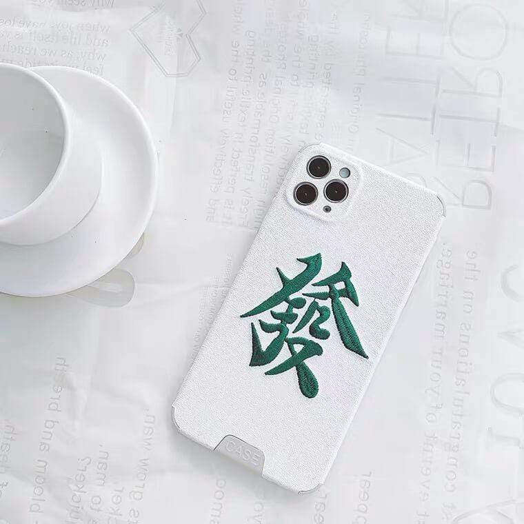 White Tanuki iPhone12Promax / Green Fa Embroidered Mahjong Phone Case