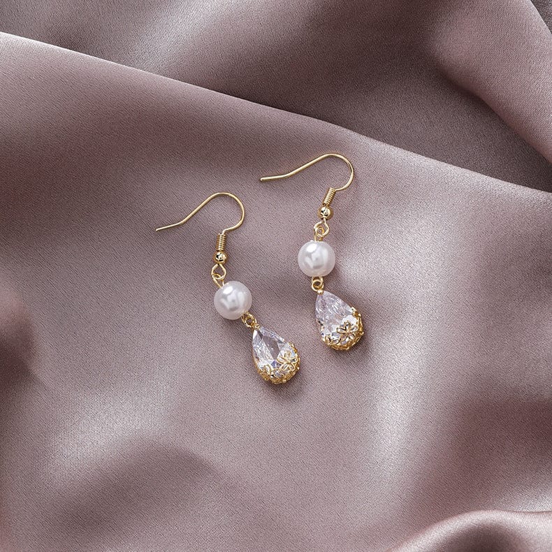 White Tanuki Pearl and Waterdrop Earrings