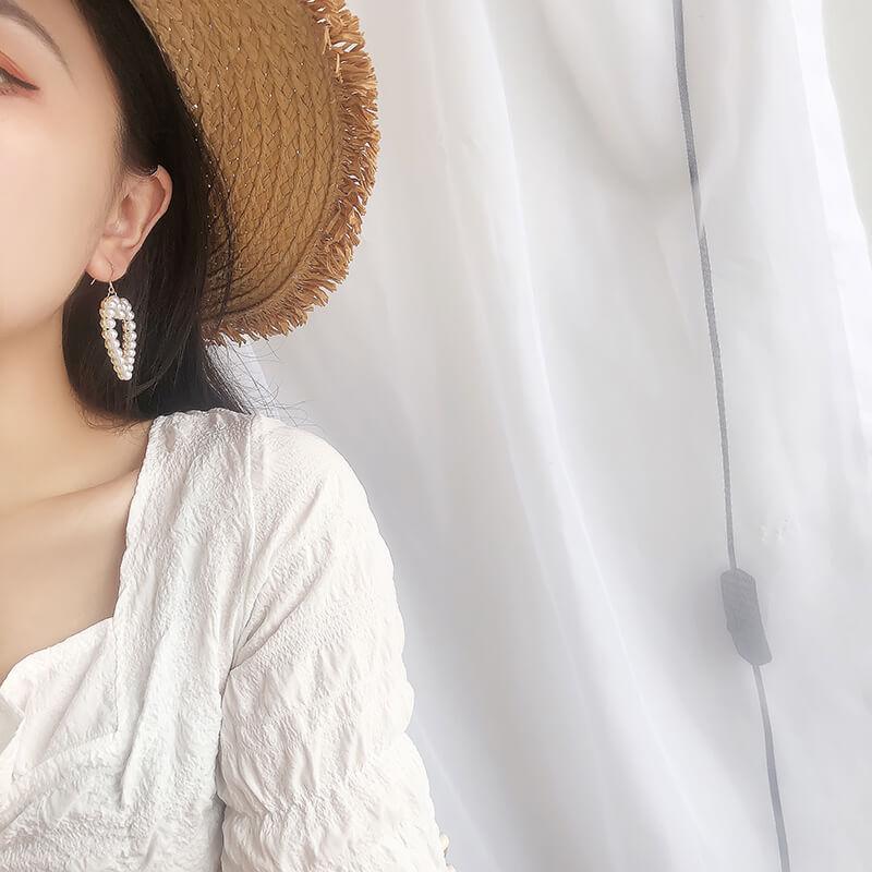 White Tanuki Pearl Hearts Earring