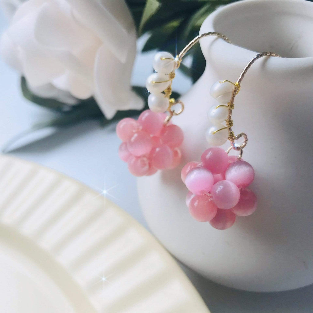 White Tanuki Pink / With Pearls Abundance Earrings